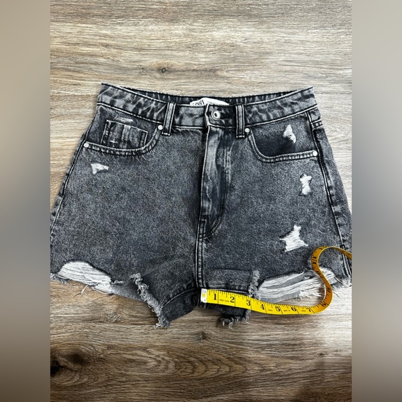 Zara High Rise Cut Off Denim Short Distressed Gray Size 4 US - Picture 8 of 9